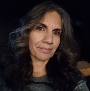 Meet your Posher, Veronica leyva